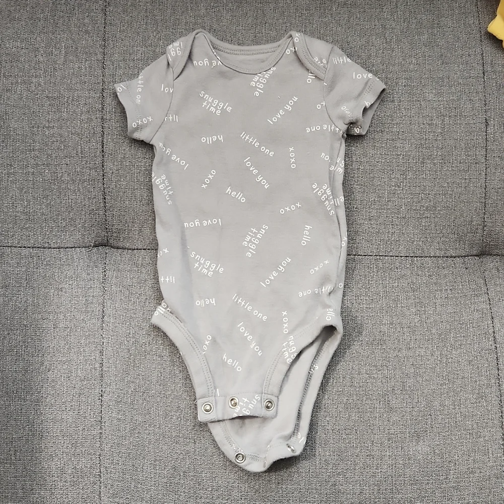 Carters 5 bodysuits neutral 3 months